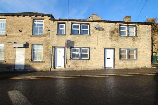 Town Gate, Wyke, Bradford, BD12 - Photo 1