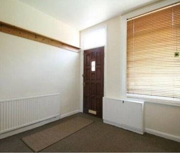 2 Bed Terraced House, Falcon Grove, NG7 - Photo 6