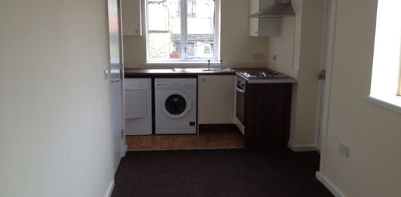 1 bed Studio - To Let - Photo 2