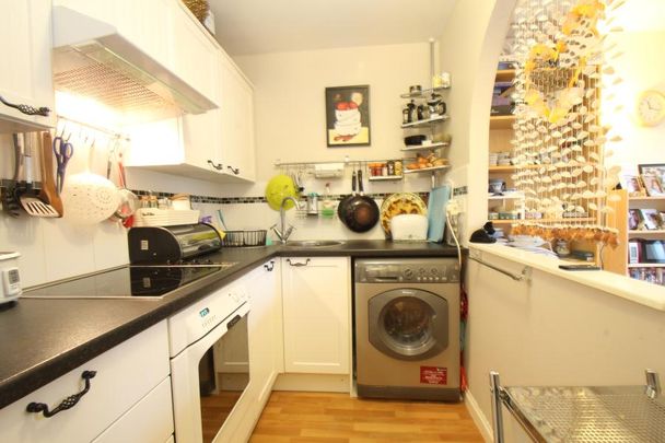 Perleybrooke Lane, Woking - 1 bedroomProperty for lettings - Seymours - Photo 1