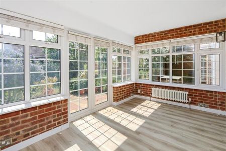 4 bedroom detached house to rent - Photo 2