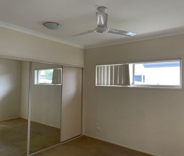Family home in Sippy Downs location, close to shops and schools - Photo 3
