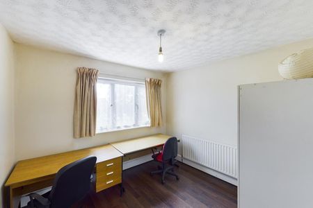 6 bedroom House To Let - Photo 5