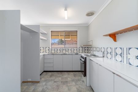 1/156 Gwenyfred Road, Kensington WA 6151 - House For Rent - $650 | Domain - Photo 2