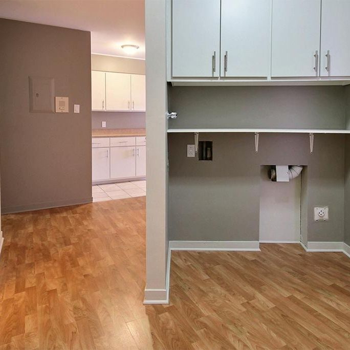 4 1/2 GRAND, lumineux, rénové (LORETTEVILLE) - Photo 1