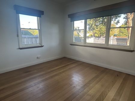 152 Clarence Street - Photo 3