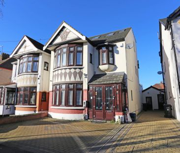 Price £3,500 pcm - Available Now - Part Furnished - Photo 5