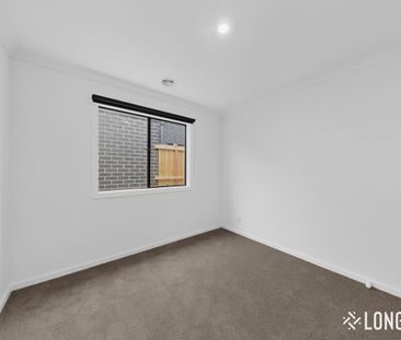 Modern Family Living in Rockbank - Photo 5