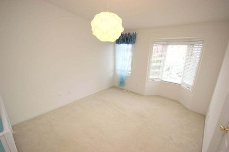 126 Tall Oak Private, Elmvale - Eastway - Riverview - Riverview Park West, Ottawa, ON - Photo 2