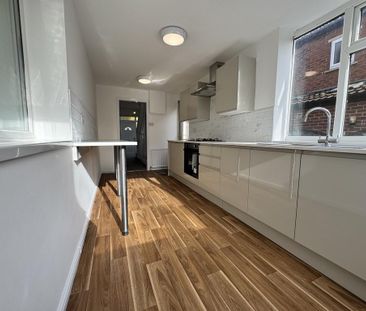 3 bedroom semi-detached house to rent - Photo 5