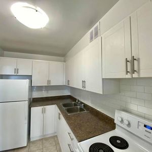 LARGE 1-Bedroom Apartment, Available NOW!!! - Photo 2