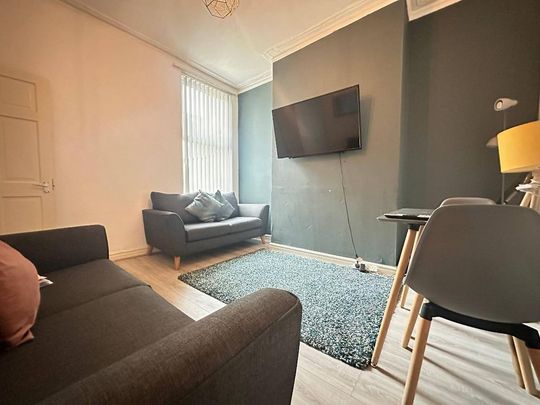 4 bedroom terraced house to rent - Photo 1