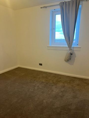 3 bedroom flat to rent - Photo 3