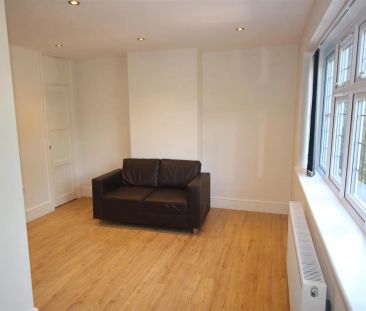 2 bed semi-detached house to rent in Hayling Road, South Oxhey, Watford, WD19 - Photo 1