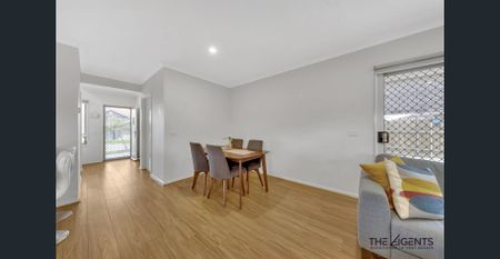 Stunning Family Home for Lease in Prestigious Saratoga Point, Point Cook! - Photo 2