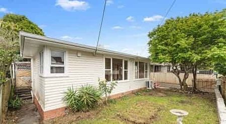 Easy Access to Motorway, Sunny Full sized site - Photo 2