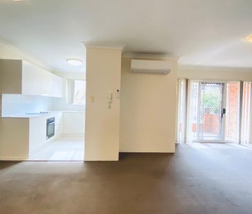 BEAUTIFUL 2 BEDROOM UNIT 700M TO YAGOONA STATION - Photo 6