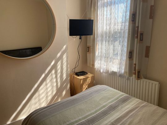Room in a Shared Flat, Catford, SE6 - Photo 1