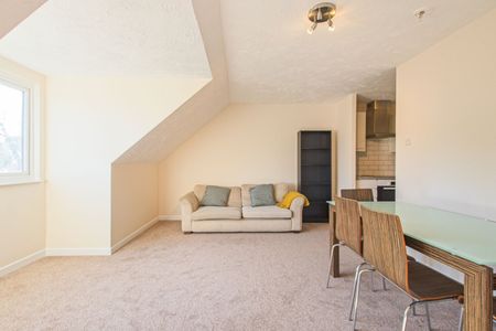 Flat to rent - Tynemouth Road, London, SE18 - Photo 2