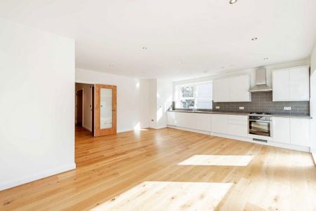 3 bedroom flat to rent - Photo 4