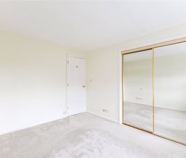 Paveley Drive, Morgans Walk, Battersea, London, SW11 flat to rent - Photo 4