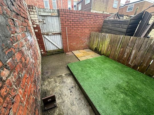 3 bedroom flat to rent - Photo 1