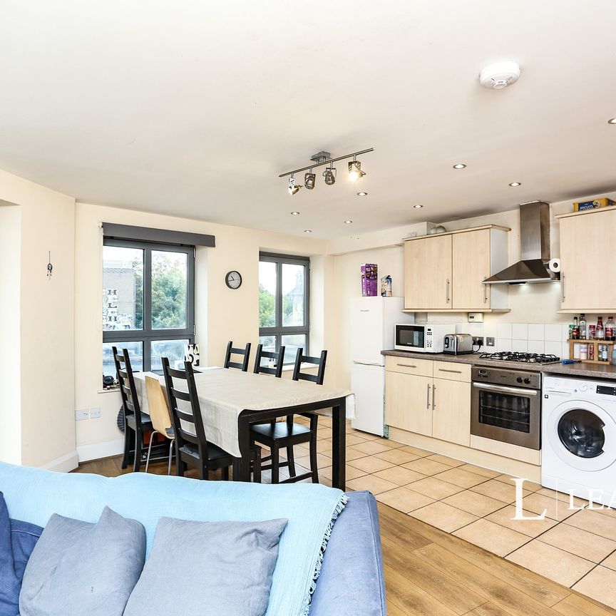 2 bedroom flat to rent Lee High Road, Lewisham, SE13 - Photo 1