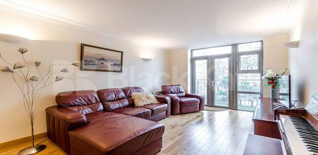 2 Bedroom, 1 bath, 1 reception Flat - Photo 1