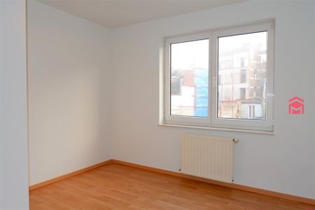 Lichtrijk appartement met 2 slaapkamers te huur in hartje Kortrijk - Photo 5