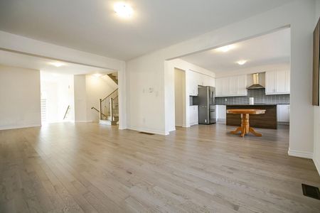 For Lease - 81 Berkely Street, Wasaga Beach, Ontario - Photo 3