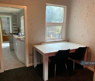 1 bedroom in a house share to rent - Photo 5