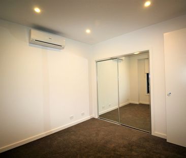 THREE BEDROOM TOWNHOUSE IN SOUGHT AFTER LOCATION! - Photo 1