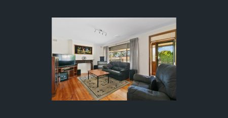 3 BEDROOM HOUSE WITH SHED - Photo 3