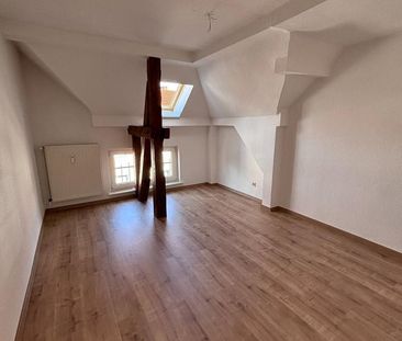 Helle 2-Zimmer-Dachgeschosswohnung mit Einbauküche - Photo 1