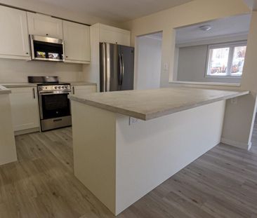 For Lease - 200 John Street Unit# A, Bradford West Gwillimbury, Ont... - Photo 2