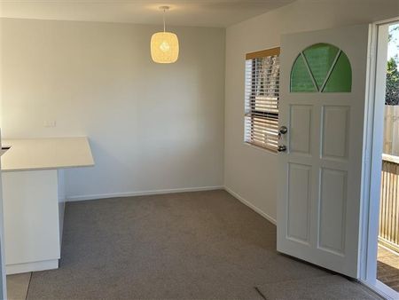 3 BEDROOM TOWNHOUSE - REMUERA - Photo 3