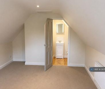 3 bedroom end of terrace house to rent - Photo 2