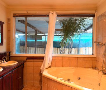 3 Chateau Avenue, Narre Warren VIC - Photo 5