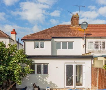3 bedroom end of terrace house to rent - Photo 3