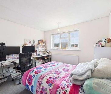 Woburn Avenue, Farnborough, Hampshire, GU14 - Photo 6