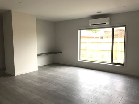 3 BEDROOM TOWNHOUSE - Photo 5