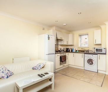 2 bedroom house to rent Dairy Court, Burgess Hill, West Sussex, RH15 - Photo 3