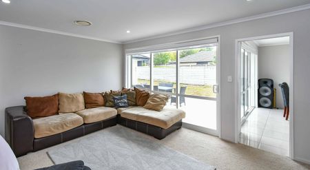 Executive living in Pokeno! - Photo 4