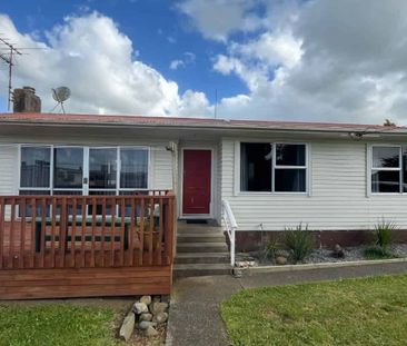 3 Bedroom Home in Prime Location - Photo 1