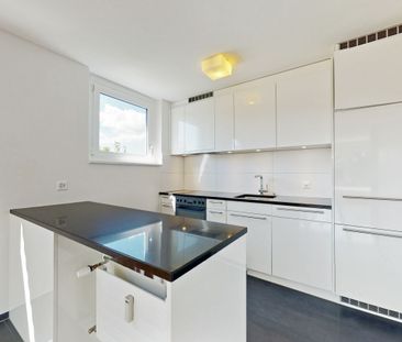 Bright, large and modern - Photo 6