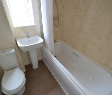 3 bedroom semi-detached house to rent - Photo 4