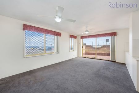 Beachfront Ground Floor Apartment with Courtyard - Photo 5