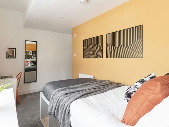 Terraced House to rent on - Photo 1