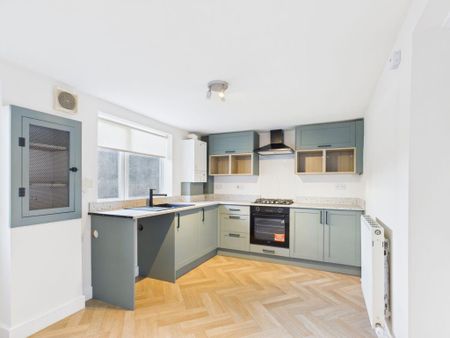 2 bedroom mews to rent - Photo 4