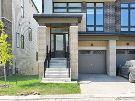 For Lease - 733 Heathrow Path, Oshawa, Ontario - Photo 2